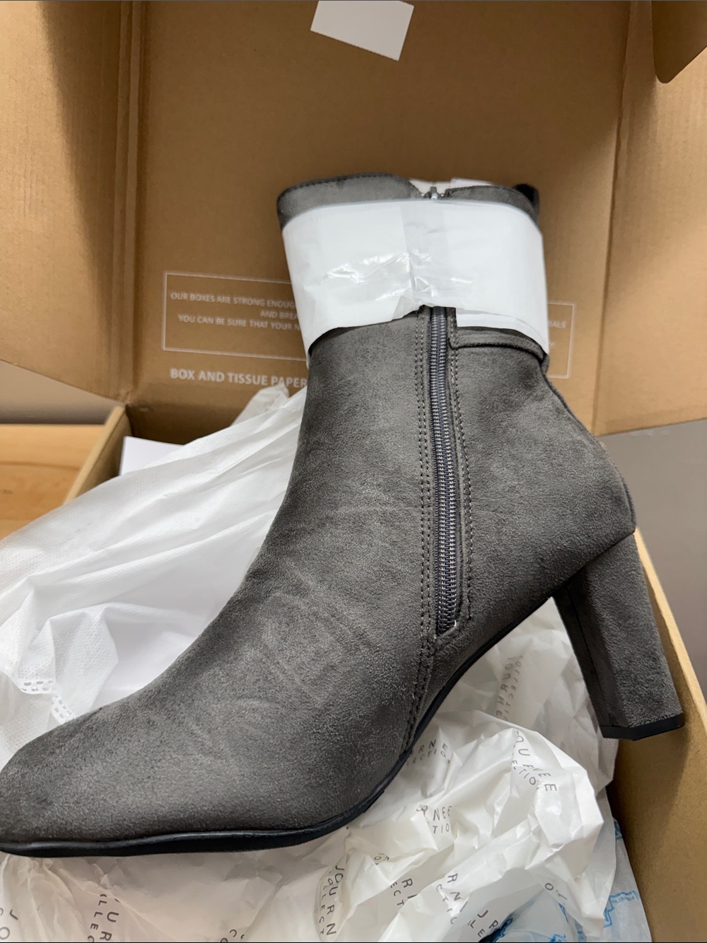 Journee Collection SURI Grey Suede Block Heel Ankle Boot Women’s Size 12